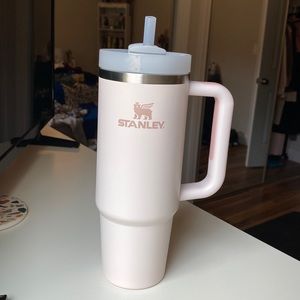 30oz Stanley Quencher H2.0 Rose Quartz